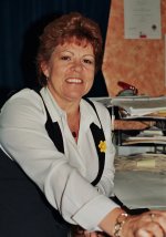 Mae ein Rheolwr Swyddfa Caroline Fox yn barod i helpu gydag unrhyw ymholiadau.